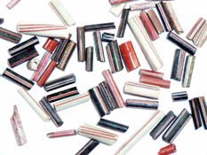 In de Middelburgse glasblazerijen werden ook kralen gemaakt. Deze kralen zijn gevonden bij een opgraving in de Bogardstraat in Middelburg.