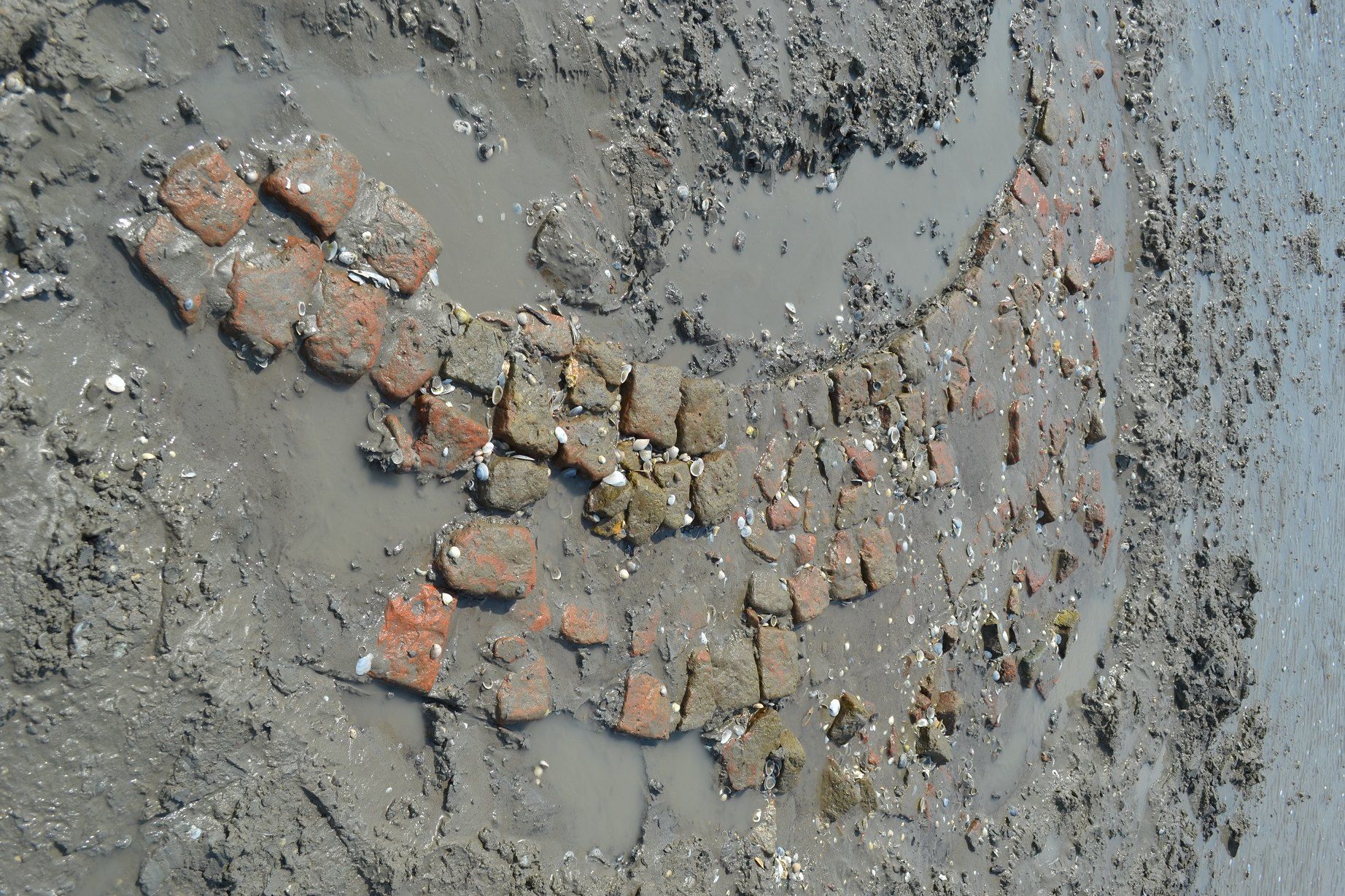 Vermoedelijk vuurbaken van het verdronken Rilland (foto SCEZ).